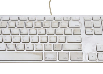Über dreckige Tastaturen können Keime leicht weitergegeben werden. (Bild: somjring34/fotolia.com)