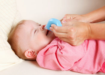 Mit jedem Schnupfen verändert sich die Nasenflora bei Babys. (Bild: Imcsike/fotolia.com)