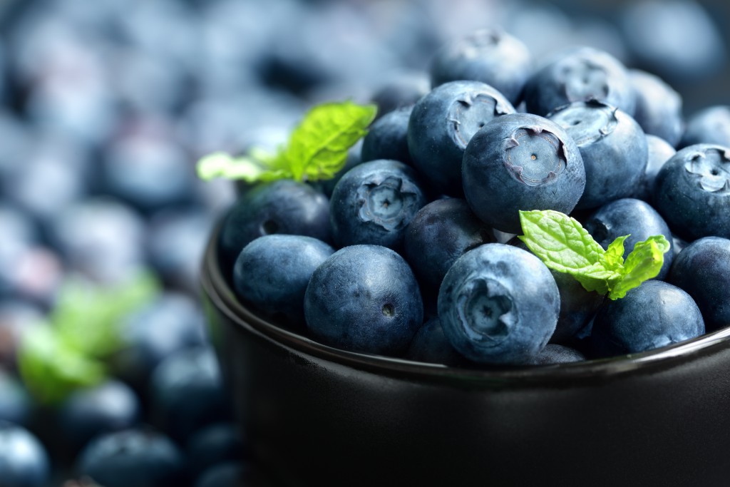 Heidelbeeren stoppen Zahnfleischbluten. Bild: Brian Jackson - fotolia