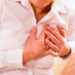 Frauen haben andere Beschwerden als Männer bei einem Herzinfarkt. Bild: Kzenon - fotolia