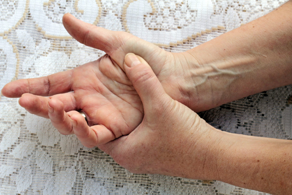 Langsame Bewegungsabläufe sind erste Hinweise auf Parkinson. Bild: Astrid Gast - fotolia