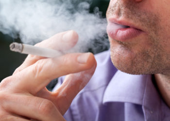 Raucher sterben deutlich früher und entlasten so die Rentenkassen. Bild: Photographee.eu - fotolia
