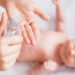 Babyhaut reagiert sehr empfindlich auf übermäßige Pflege. (Bild: petunyia/fotolia.com)