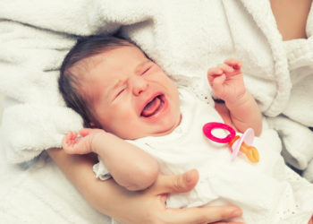Singen hilft schreiende Babys zu beruhigen. (Bild: sborisov/fotolia.com)