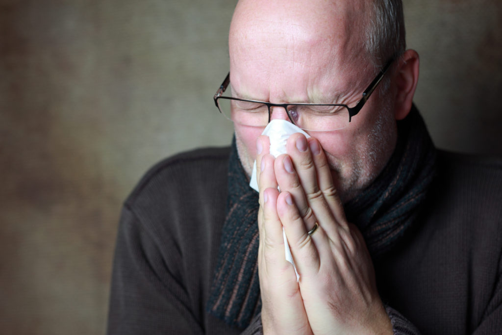 Erkältungen gehen oft mit Heiserkeit einher. (Bild: Jana Behr/fotolia.com)