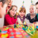 Großer Geburtstagsfeiern können Kinder schnell überfordern. (Bild: Kzenon/fotolia.com)