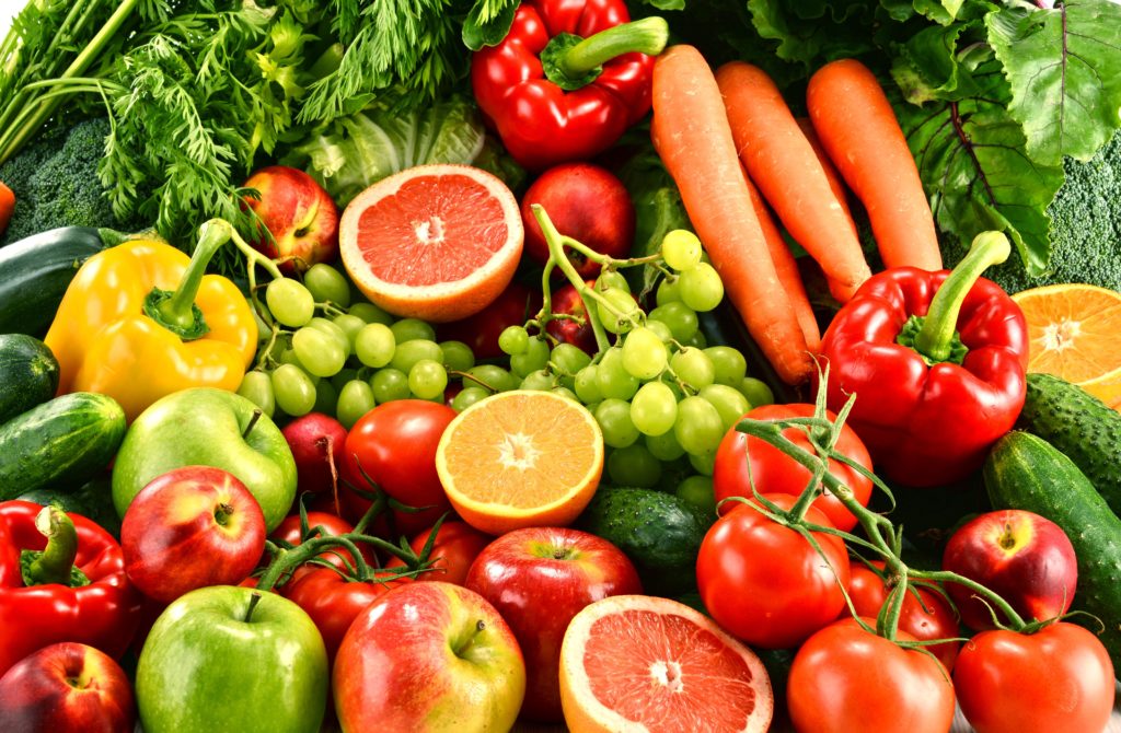 Eine Ernährung mit viel Obst und Gemüse in der Kindheit schützt die Gesundheit ein Leben lang. (Bild: monticellllo/fotolia.com)