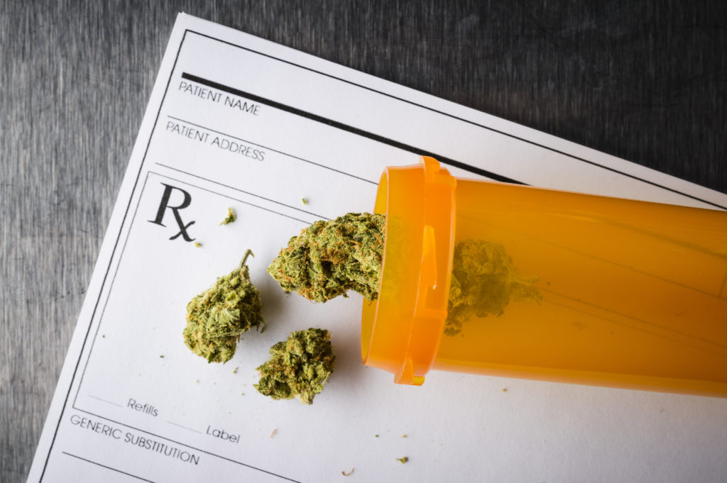 Apotheke stellt Forderungskatalog für einen Verkauf von medizinischem Cannabis in Apotheken auf. Bild: goodmanphoto - fotolia