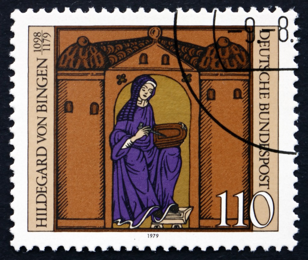 Hildegard von Bingen auf einer in Deutschland erschienen Postkarte (1979). Bild: laufer - fotolia