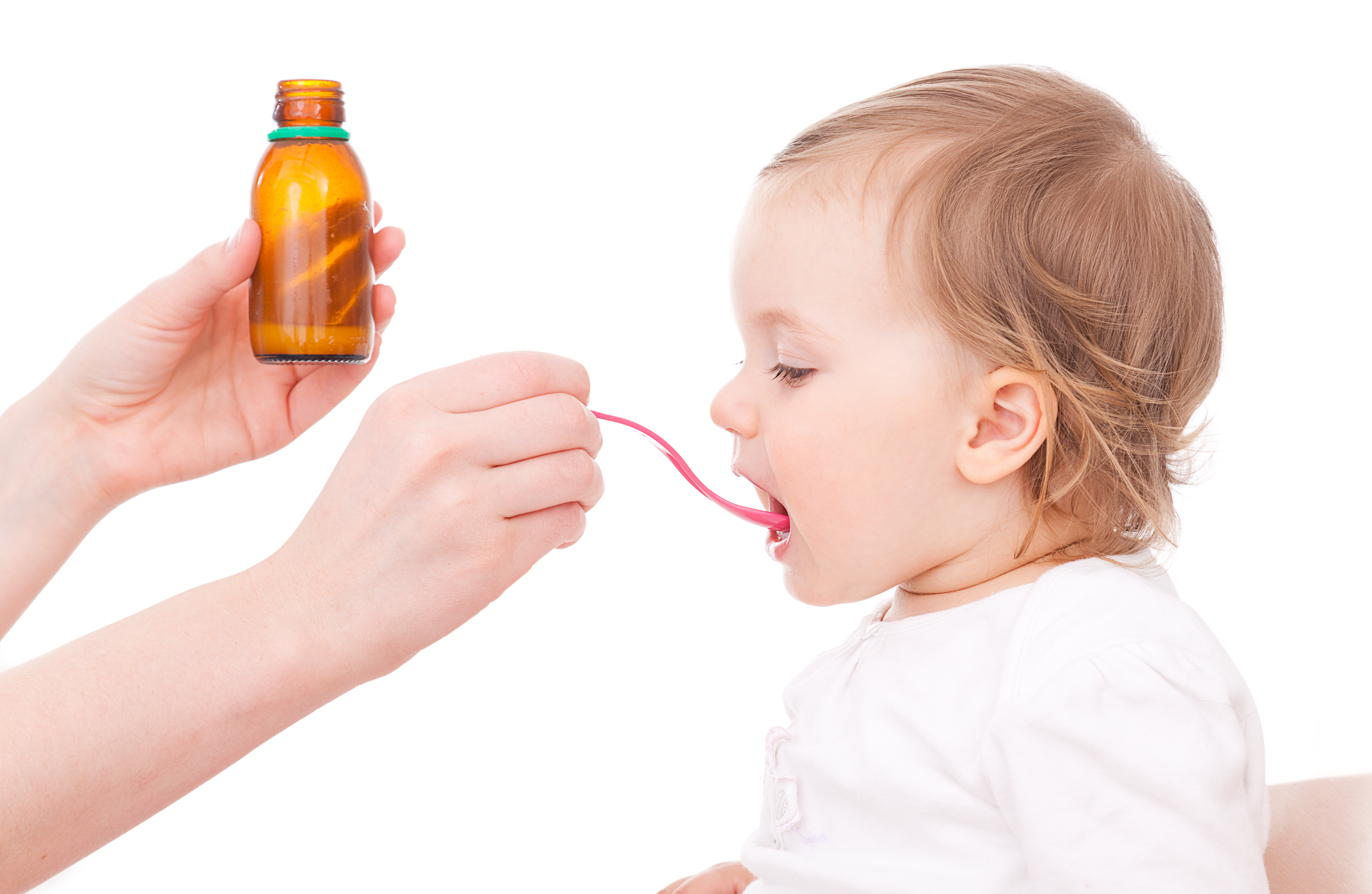 Как ребенку пить капсулу. Ребенок пьет лекарство. Ребенок пьет таблетки. Ребенок пьет сироп. Малыш пьет лекарство.