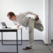 Stehen oder Sitzen: Beides im Büro schädlich für die Gesundheit. Bild: endostock - fotolia