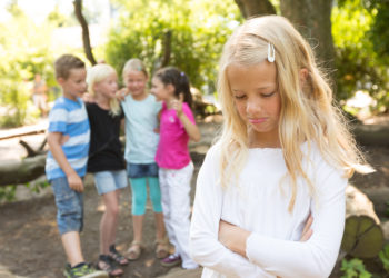 Wenn Kindern stottern, erleben sie häufig Mobbing in der Schule. Bild: Christian Schwier - fotolia