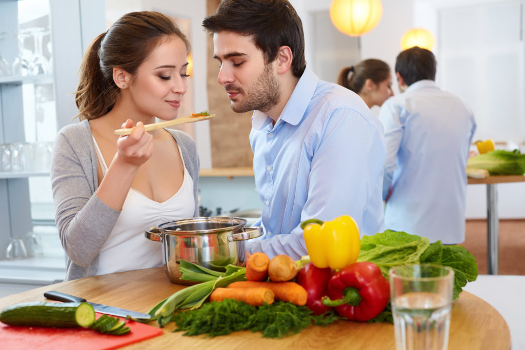 Voller Bauch Verliebt Sich Besser Frauen Verfuhren Klappt Mit Essen Besser Heilpraxis