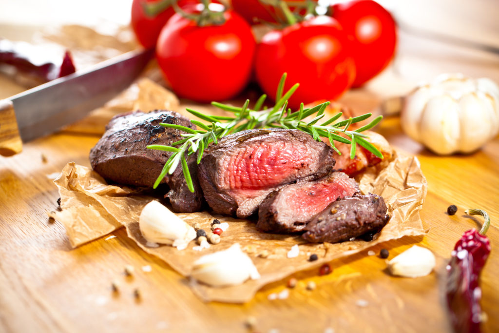 Wildfleisch schnell verarbeiten. Bild: Karepa - fotolia