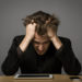 Die Belastungen auf der Arbeit können psychich krank machen. (Bild: Amir Kaljikovic/fotolia.com)
