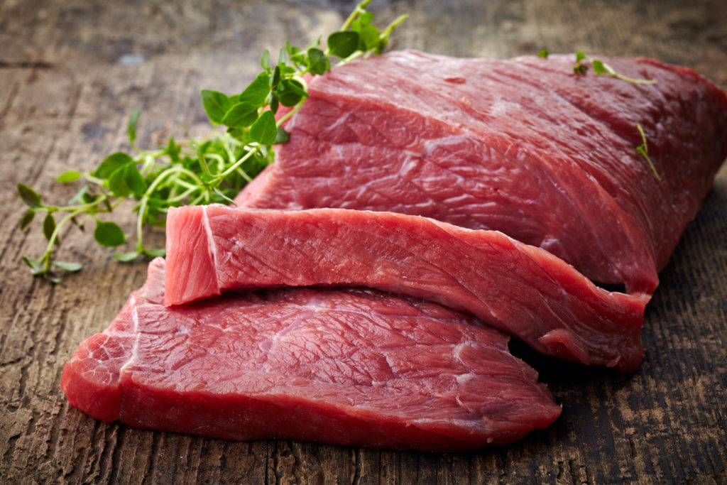 Bestimmte Substanzen im Rindfleisch werden in Zusammenhang mit der Entstehung von Darmrebs gebracht. (Bild: Mara Zemgaliete/fotolia.com)