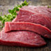 Bestimmte Substanzen im Rindfleisch werden in Zusammenhang mit der Entstehung von Darmrebs gebracht. (Bild: Mara Zemgaliete/fotolia.com)