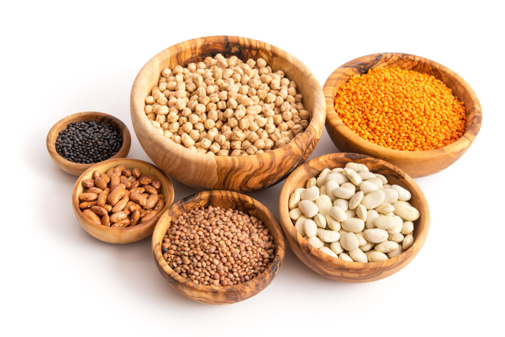 Hülsenfrüchte wie Kichererbsen, Linsen und weiße Bohnen enthalten viel Eisen und sind daher eine gute Alternative zu Fleisch. (Bild: emuck/fotolia.com)