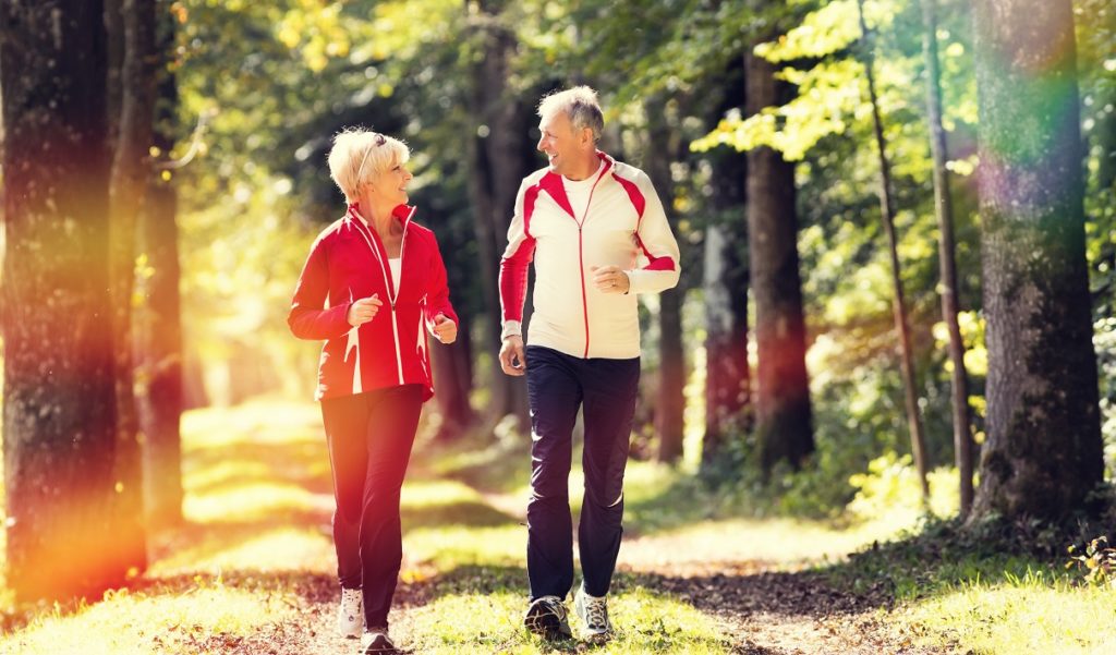 Vor dem Joggen im Winter unbedingt warm machen. Bild: Kzenon - fotolia