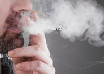 Kann Rauchen die Verdauung anregen? Bild: simonaphoto - fotolia