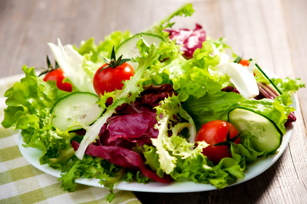 Auch im Winter Salat genießen. Bild: Dani Vincek - fotolia