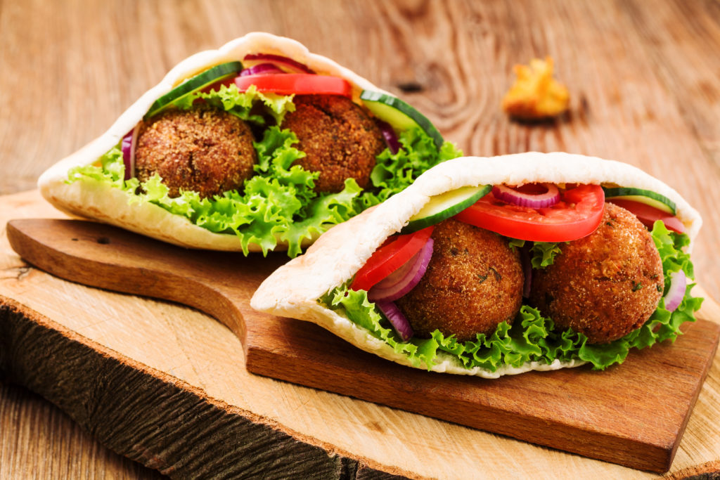 So klappts mit dem veganen Essen, wenn Freunde zu Besuch kommen. Bild: gkrphoto - fotolia
