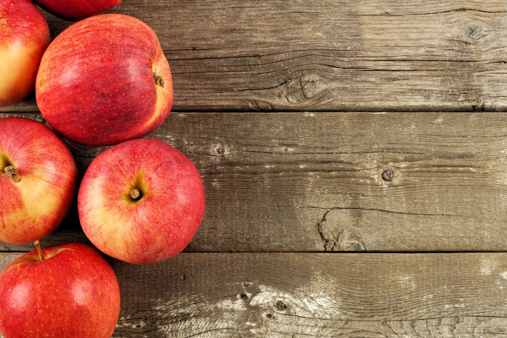 Täglich zwei Äpfel halten gesund. Bild: Jenifoto -fotolia