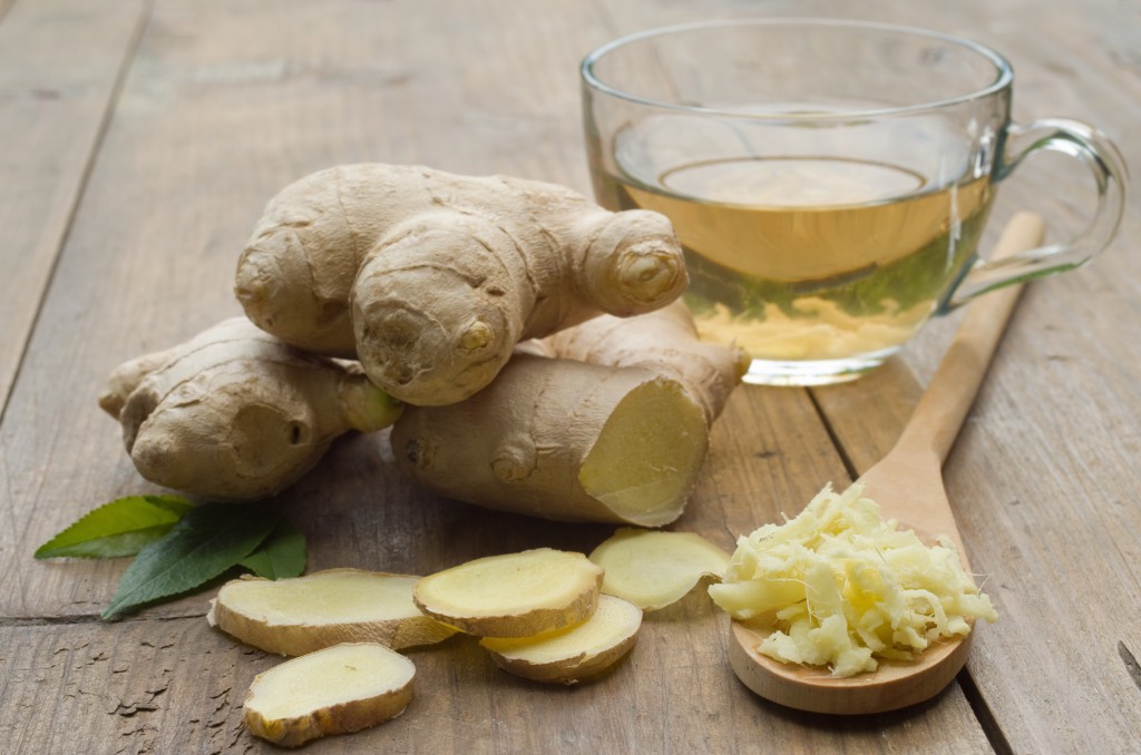 Ingwer-Tee hilft nicht nur bei Erkältungen, sondern lindert auch Verdauungsbeschwerden und stärkt allgemein die Abwehrkräft. (Bild: aboikis/fotolia.com)