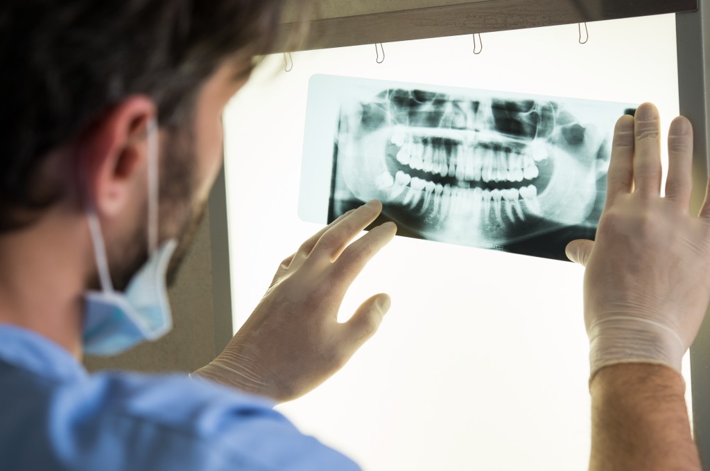 Röntgenaufnahmen beim Zahnarzt führen zu einem erhhten Krebsrisiko und sollten daher möglichst selten erfolgen. (Bild: Rido/fotolia.com)