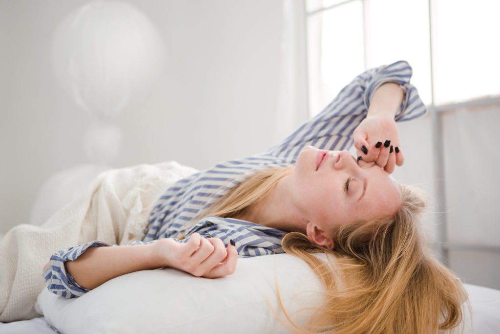 Verschiebungen des Schlafrhythmus am Wochenende sind nicht gut für die Gesundheit. (Bild: vadymvdrobot/fotolia.com)