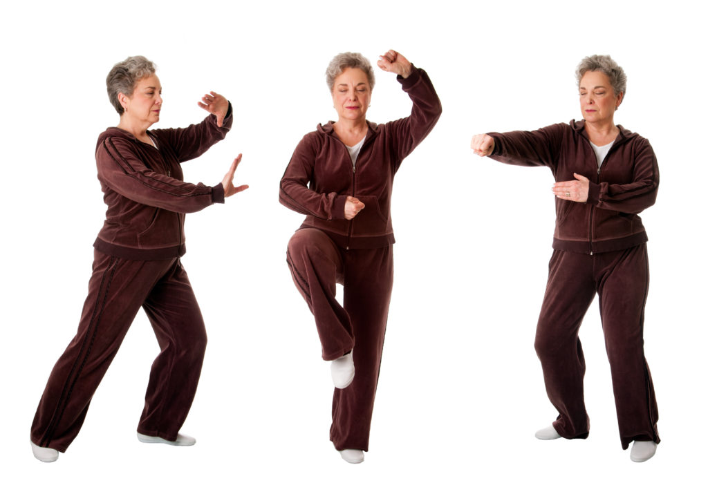 Auch für ältere Menschen ist Tai Chi eine gut Methode den Körper und Geist fit zu halten. (Bild: Paul Hakimata/fotolia.com)
