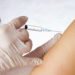 In Deutschland stehen zwei Impfstoffe gegen Gürtelrose (Herpes Zoster) zur Verfügung. Aber nur einer wird empfohlen. (Bild: sharryfoto/fotolia.com)