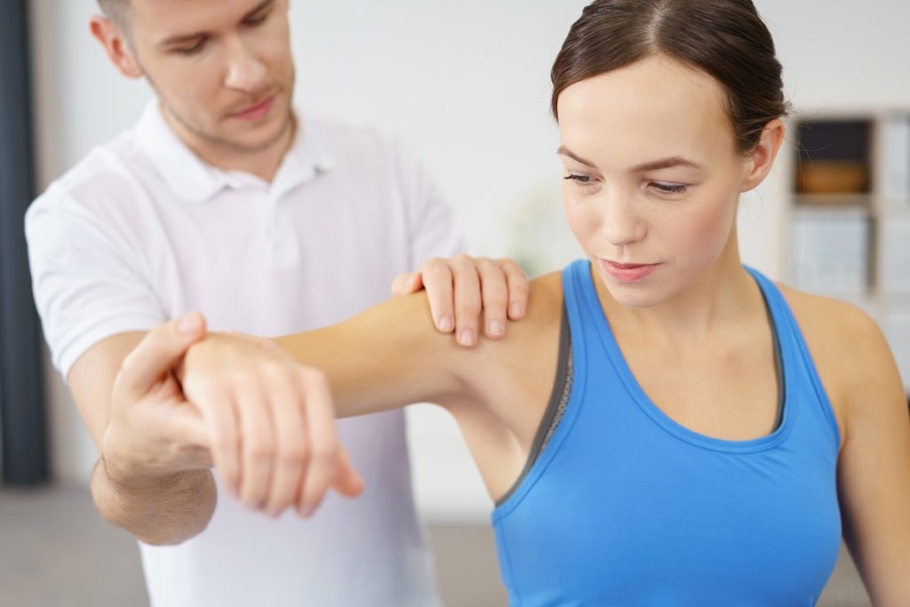 Diagnose und Therapie bei Schmerzen im Arm. Bild: contrastwerkstatt - fotolia