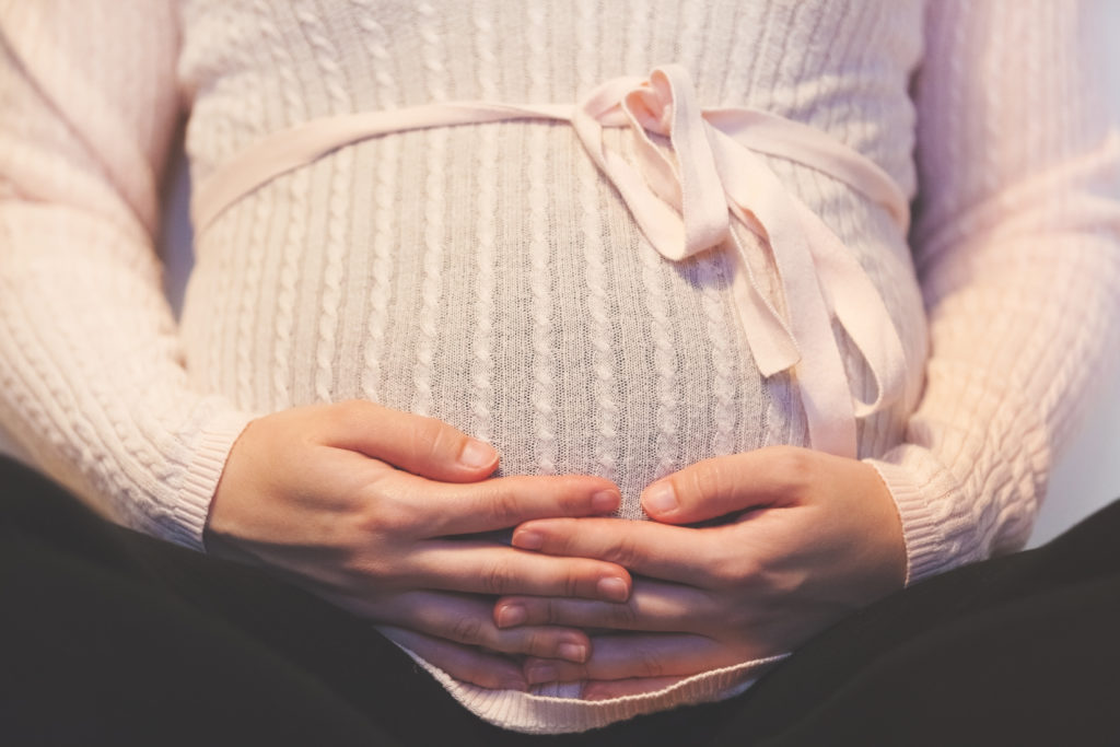 Das durchschnittliche Alter bei der ersten Schwangerschaft ist in den USA in den vergangenen Jahrzehnten deutlich gestiegen. Mediziner waren vor Auswirkungen auf die Gesamtbevölkerung. (Bild: ico00/fotolia.com)