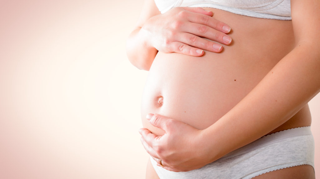 Werden Schwangerschaftsvergiftungen zu spät erkannt, ann dies für Mutter und Kind gefährlich werden. (Bild: Romolo Tavani/fotolia.com)