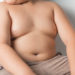 Weltweit leiden laut Angaben der WHO immer mehr Kinder unter Übergewicht. (Bild: kwanchaichaiudom/fotolia.com)
