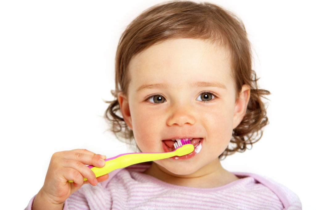 Viele Kinder lassen sich nur schwer zum Zähneputzen motivieren. (Bild: athomass/fotolia.com)