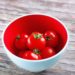 Der grüne Strunk sollte nach Möglichkeit immer entfernt werden. Bild: Grünen Tomatenstrunk besser entfernen. Bild: myFood - fotolia