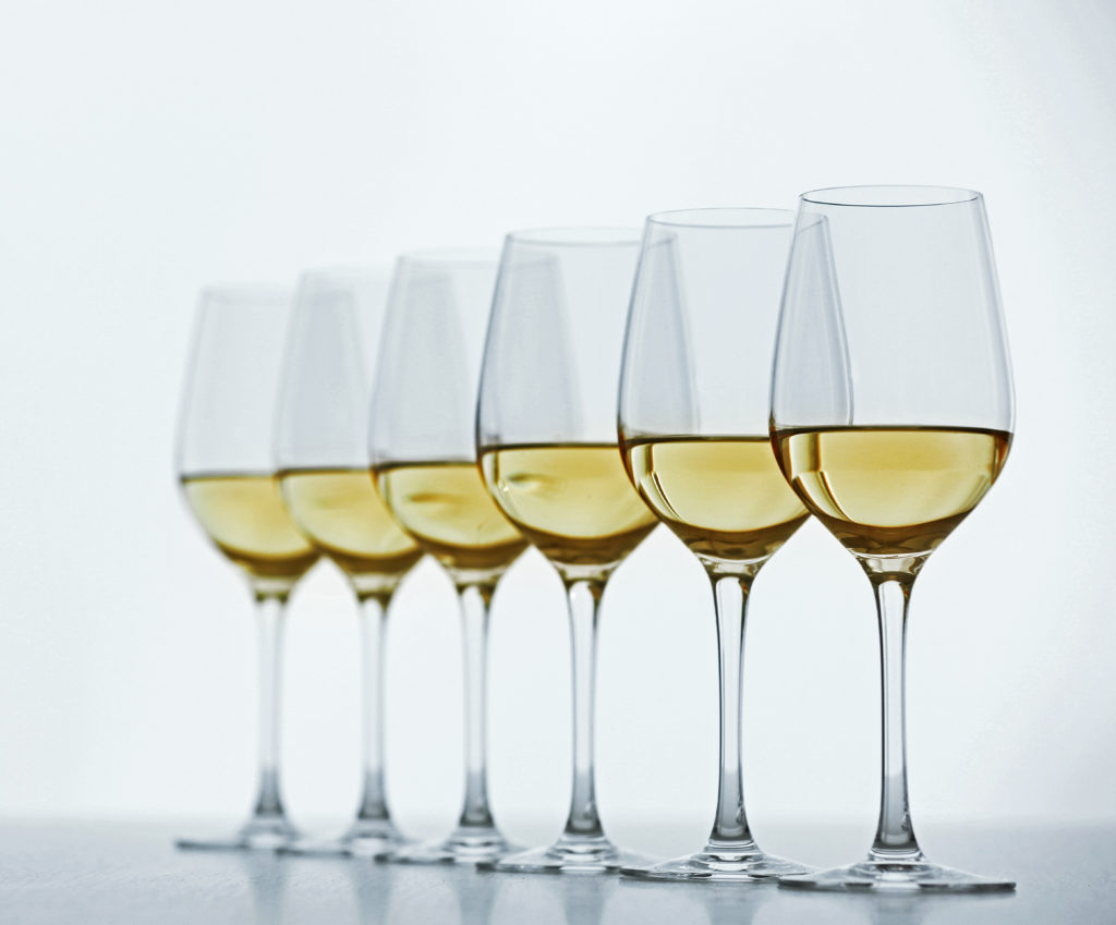 Gifte im Wein geben Rätzel auf. Bild: Africa Studio - fotolia