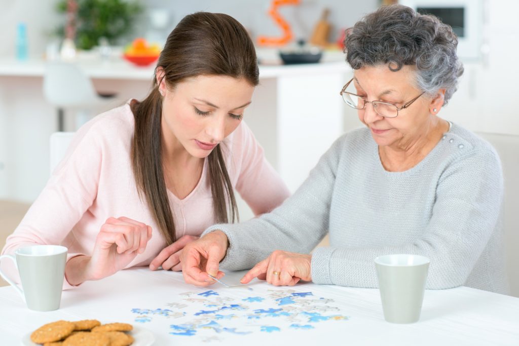 Geistiges Training kann das Auftreten der Alzheimer-Erkrankung verzögern. (Bild:auremar/fotolia.com) 