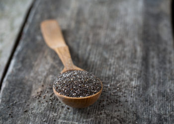 Viele Menschen versprechen sich von Chia-Samen enorme Auswirkungen auf die Gesundheit. Doch was kann das angebliche Superfood wirklich?(Bild: Diana Taliun/fotolia.com)
