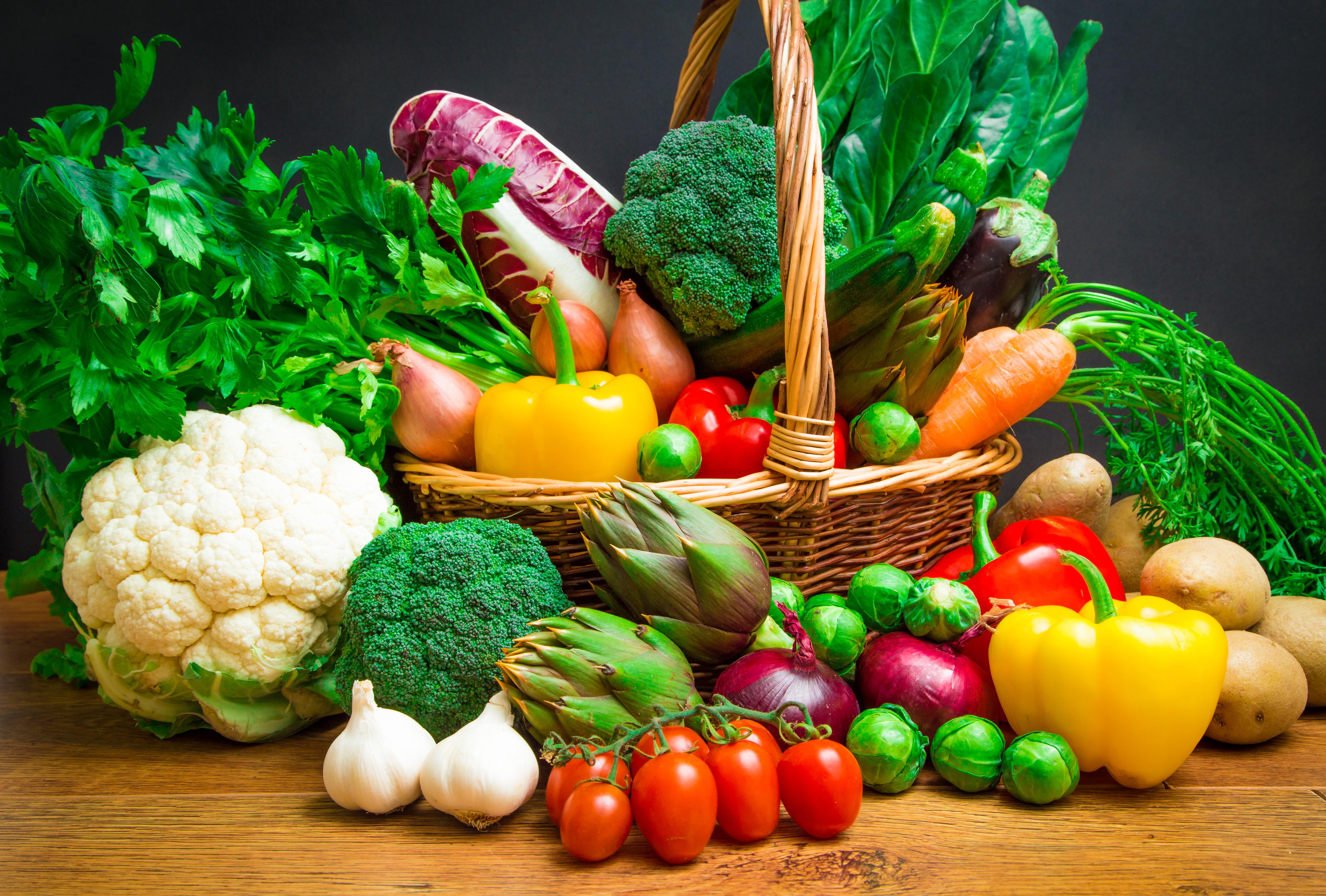 Красивые фото овощей. Овощи и фрукты. Овощик. Корзинка с овощами. Корзина с овощами и фруктами.