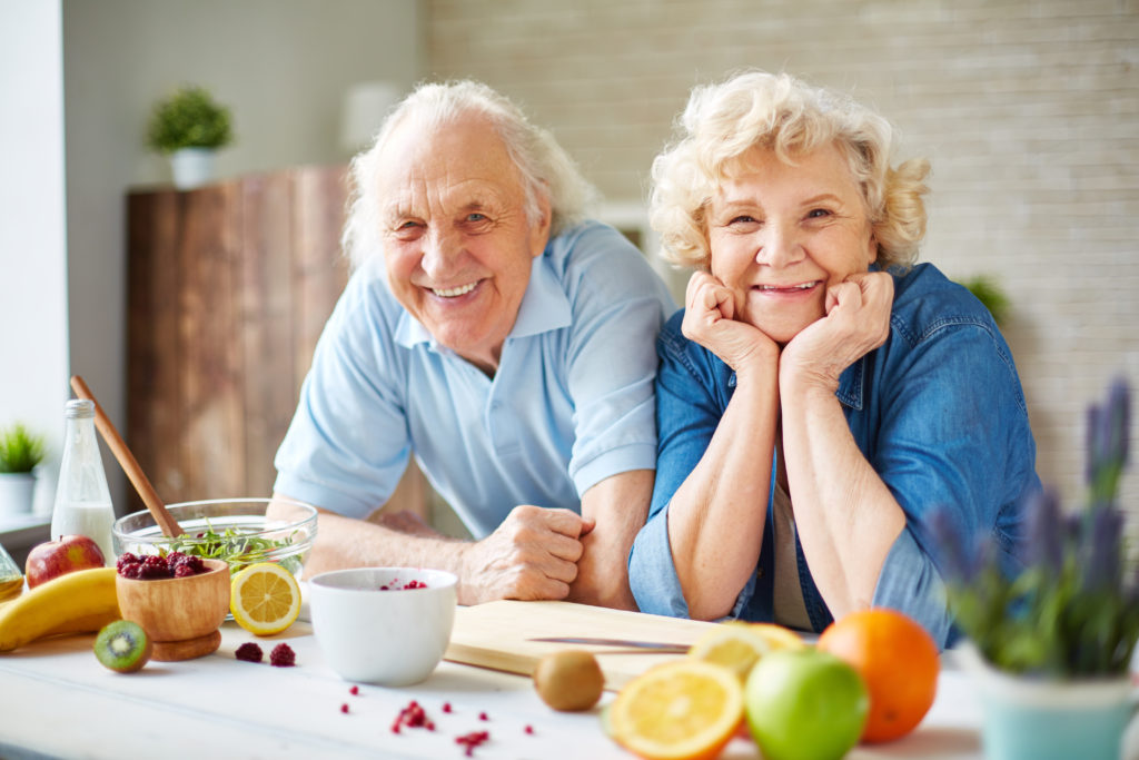 Im Alter um die siebzig sind Menschen tendenziell am glücklichsten. (Bild: pressmaster/fotolia.com)