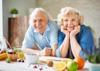 Im Alter um die siebzig sind Menschen tendenziell am glücklichsten. (Bild: pressmaster/fotolia.com)