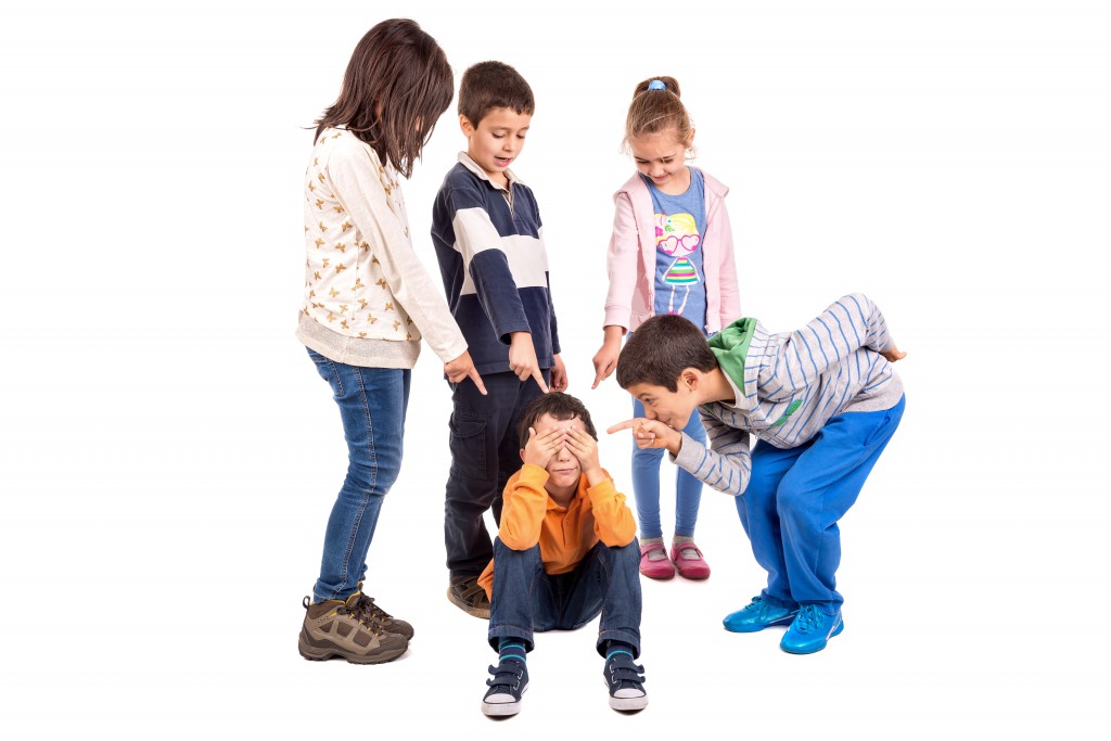 Hochbegabte Kinder haben häufig Schwierigkeiten mit anderen Kindern und werden gemobbt. Langfristig drohen erhebliche soziale und psychische Probleme. (Bild: Luis Louro/fotolia.com)