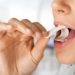 Kaugummis ohne Zucker schützen die Zähne. Bild:  (BIld: BillionPhotos.com/fotolia.com)