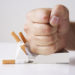 Immer weniger Männer sind dem Tabak verfallen. (Bild: Oleksandra Voinova/fotolia.com)