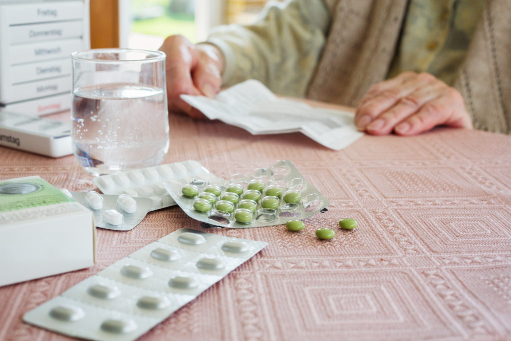 Auftretende Nebenwirkungen bei der Einnahme von Arzneien sollten umgehend mit de verschreibenden Arzt abgeklärt werden. (Bild: Ingo Bartussek/fotolia.com)