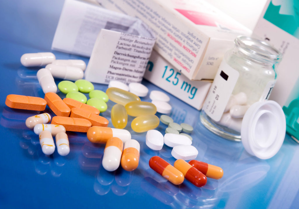 Bestimmte Medikamente wie z.B. Antibiotika können Nebenwirkungen wie Blähungen, Völlegefühl und Verdauungsbeschwerden haben. (Bild: grafikplusfoto/fotolia.com)