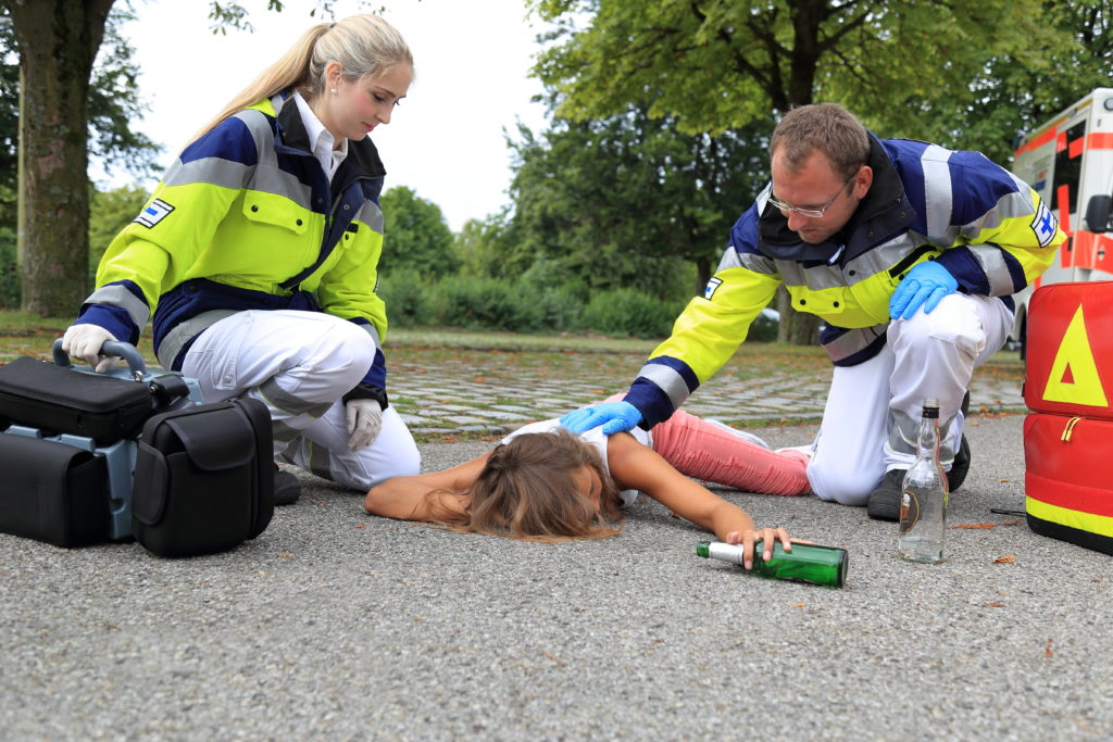 Warnung vor den Gesundheitsgefahren durch sogenanntes Komasaufen. Bild: RioPatuca Images - fotolia